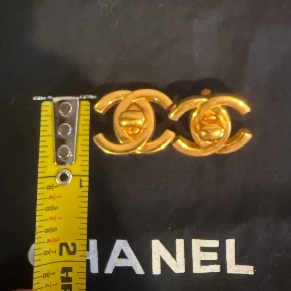 Authentic Vintage 24K Gold Plated Chanel CC Turnlock Clip on Earrings 1996 - Picture 4 of 10